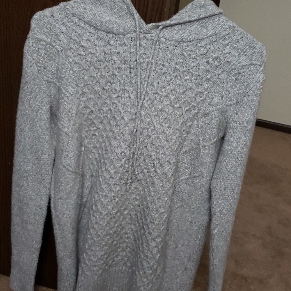 Hooded pullover sweater LAST CHANCE